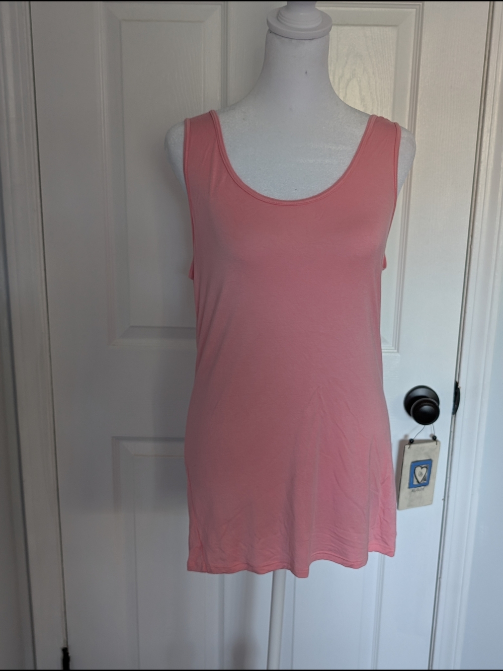 Sleeveless Scoop Neck Tank Top - Pink